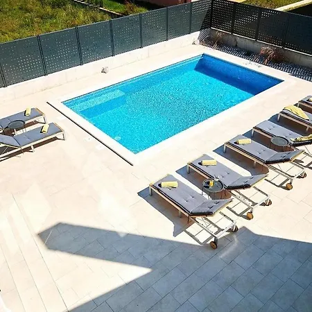 Elegant Dolcea With A Swimming Pool Гостевой дом *